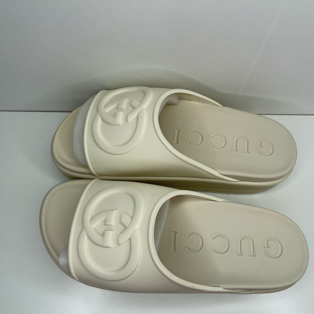 Women's slide sandal with Interlocking G